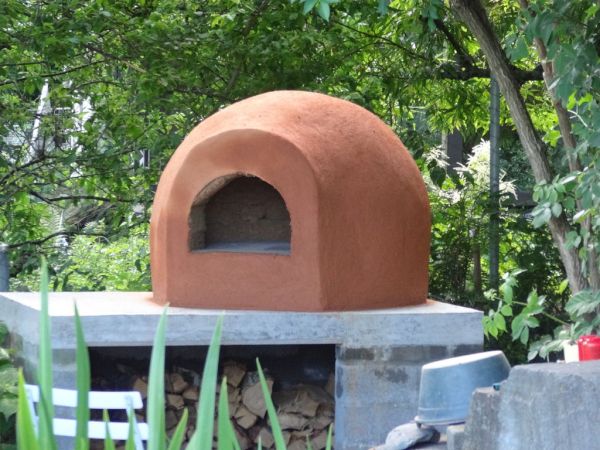 Adobe Dome pizza oven