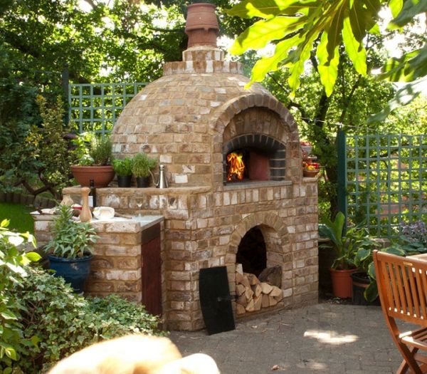 Outdoor brick oven pizza