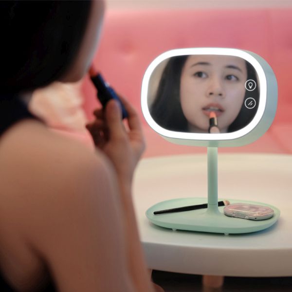 Makeup mirror by MUID team (1)