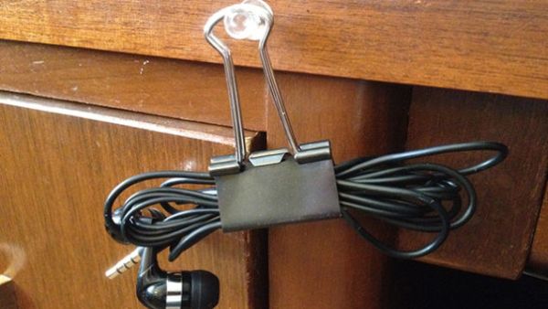 binder-clips-as-your-simplest-cable-organizer