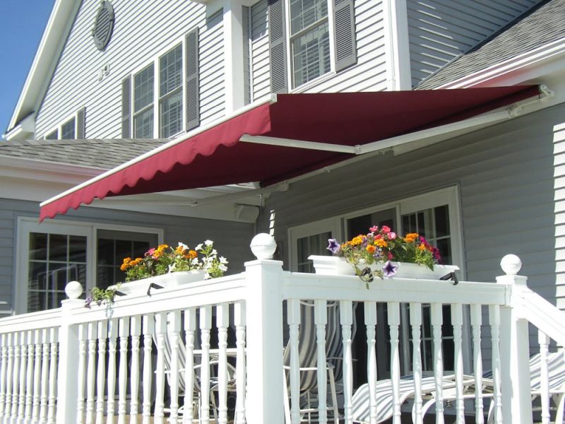 home’s retractable awning