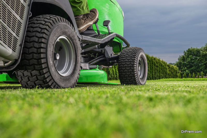 why-you-should-consider-buying-a-commercial-lawn-mower