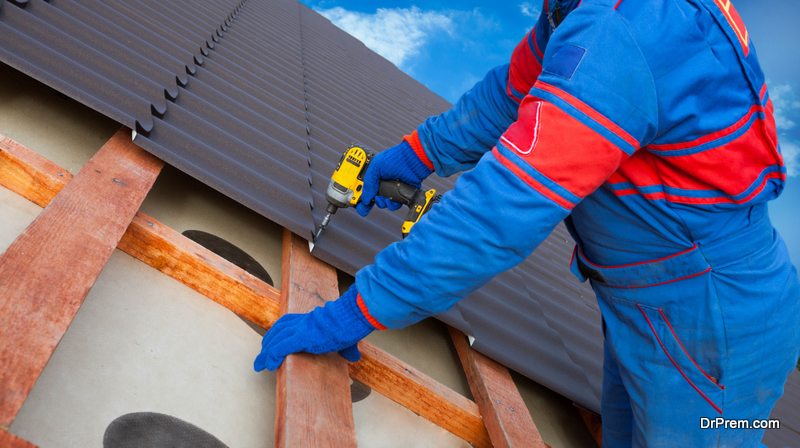 Roofer is transforming the house 